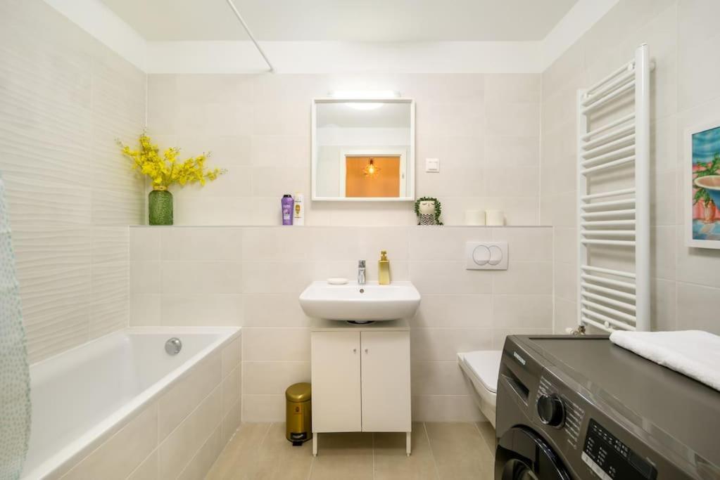 B104 - Liberty Bridge Lovely Home With Free Parking Budapest Exterior photo