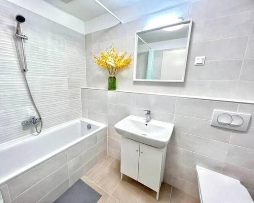 B104 - Liberty Bridge Lovely Home With Free Parking Budapest Exterior photo